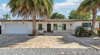 House Facing the Lake for Sale in Miami